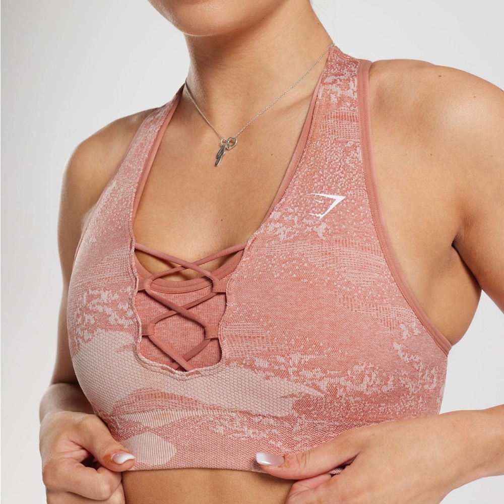 Gymshark Adapt Camo Seamless Sports Bra in Misty Pink-Hazy Pink